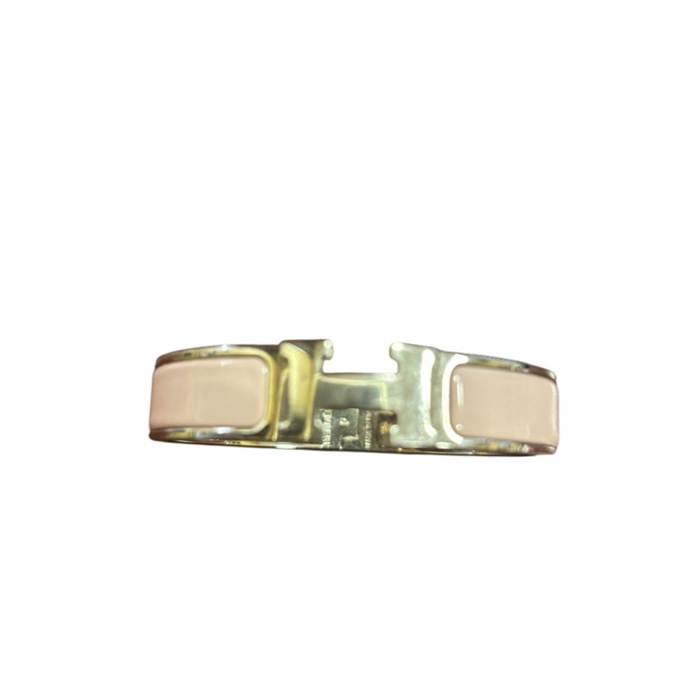 Authentic Hermès Clic H bracelet in beige enamel with palladium-plated hardware.